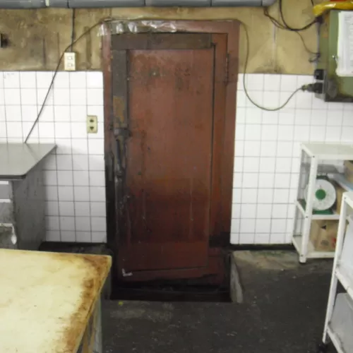 60年前の冷蔵庫ドアを交換のサムネイル